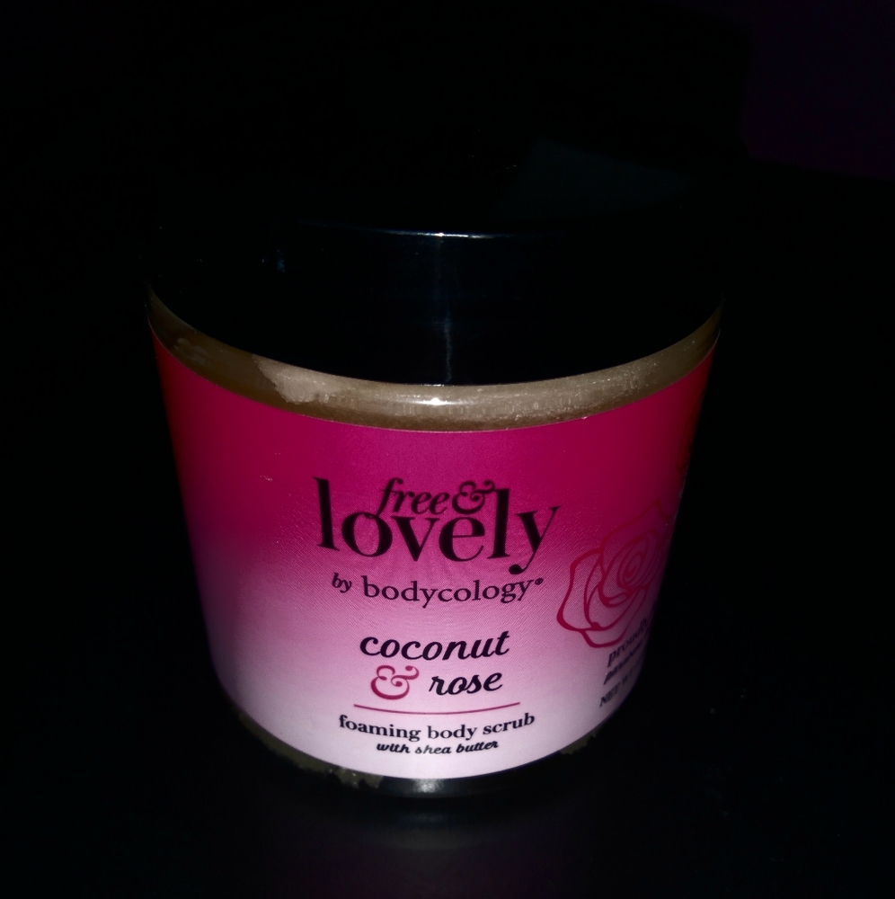 Free and Lovely by Bodycology, Coconut and Rose Foaming Body Scrub, 11 oz
